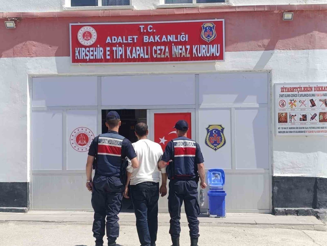 KIRŞEHİR'İN AKPINAR İLÇESİNDE HAKKINDA 4 YIL 2 AY KESİNLEŞMİŞ HAPİS CEZASI BULUNAN HÜKÜMLÜ...