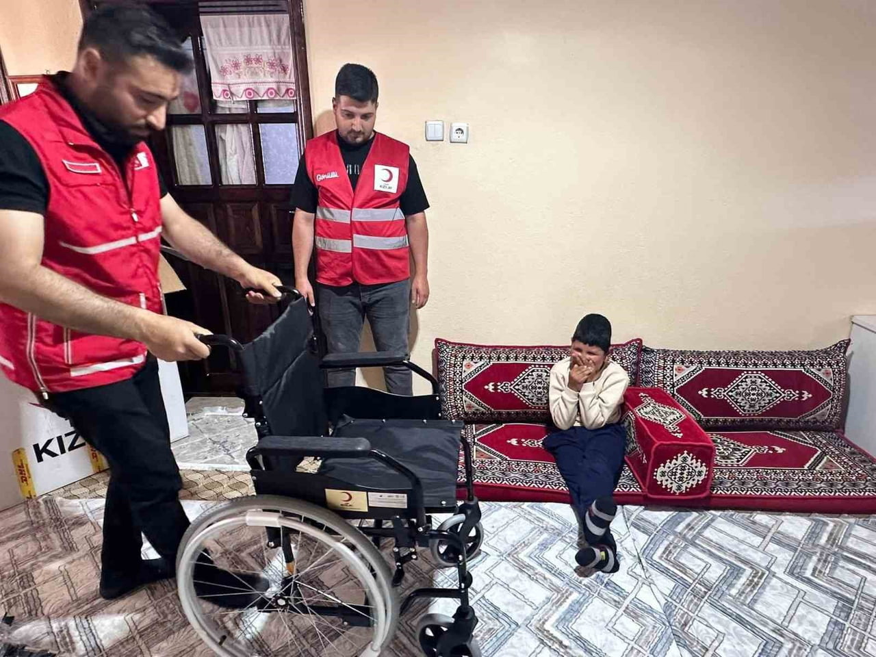 KIZILAY MURADİYE ŞUBESİ TARAFINDAN ÇALDIRAN VE MURADİYE İLÇELERİNDE YAŞAYAN İKİ ÖZEL VATANDAŞA...