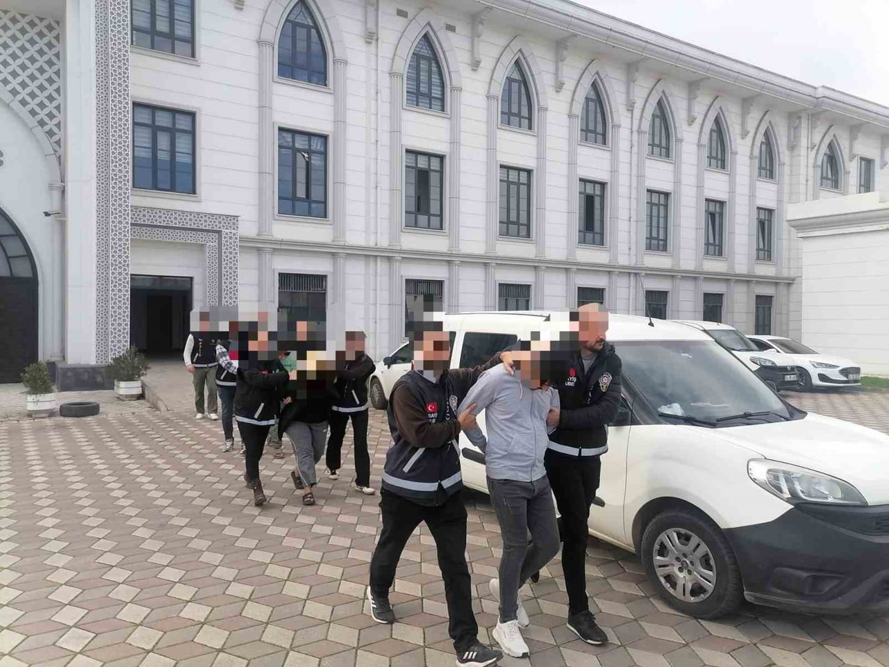 KOCAELİ'DE ÇAMAŞIRHANEDE ÇALIŞANLAR ARASINDA, BİR İŞÇİNİN ÇANTASINDA BULUNDUĞU İDDİA EDİLEN...