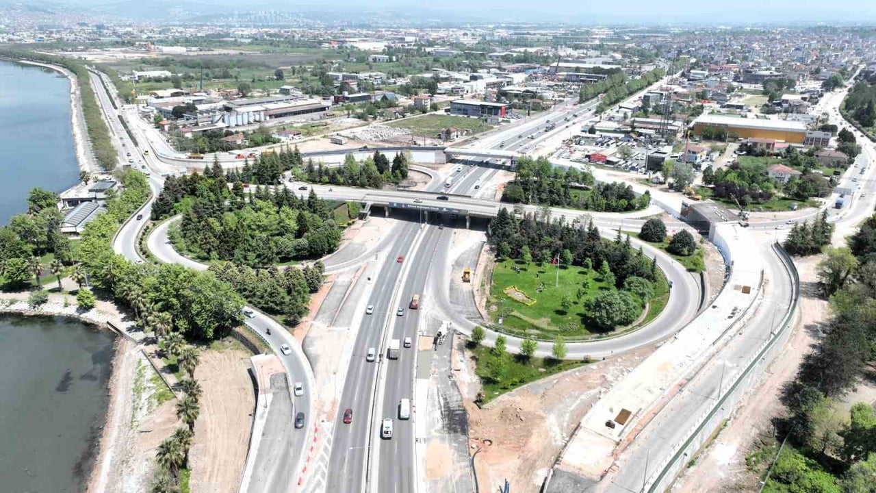 KOCAELİ'DE D-130 KARAYOLU'NUN TRAFİK YÜKÜNÜ OMUZLAYACAK PROJEDE SONA YAKLAŞILIYOR.