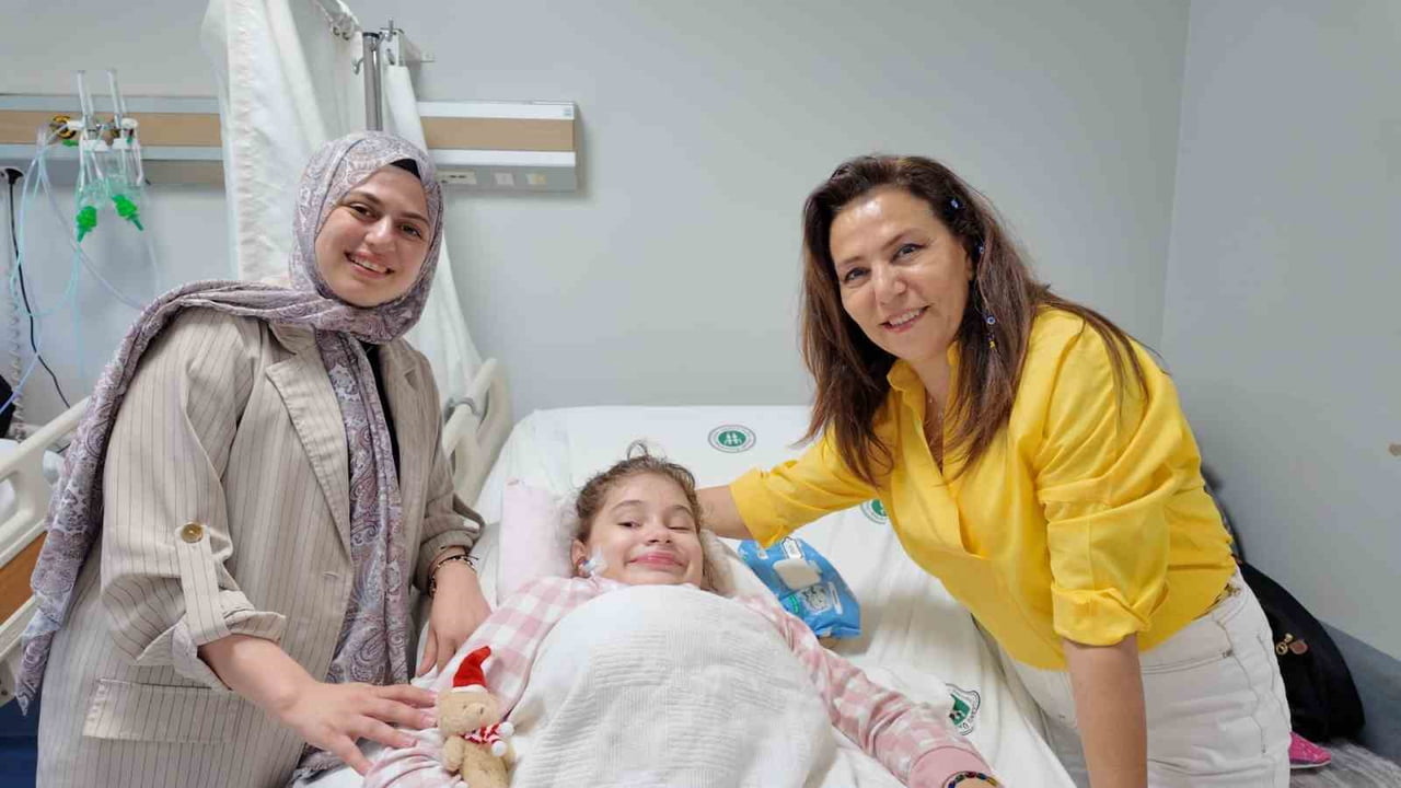 KOCAELİ'DE GEÇİRECEĞİ SKOLYOZ AMELİYATI ÖNCESİ HASTANEDE TEDAVİ GÖREN 11 YAŞINDAKİ SEREBRAL PALSİ...