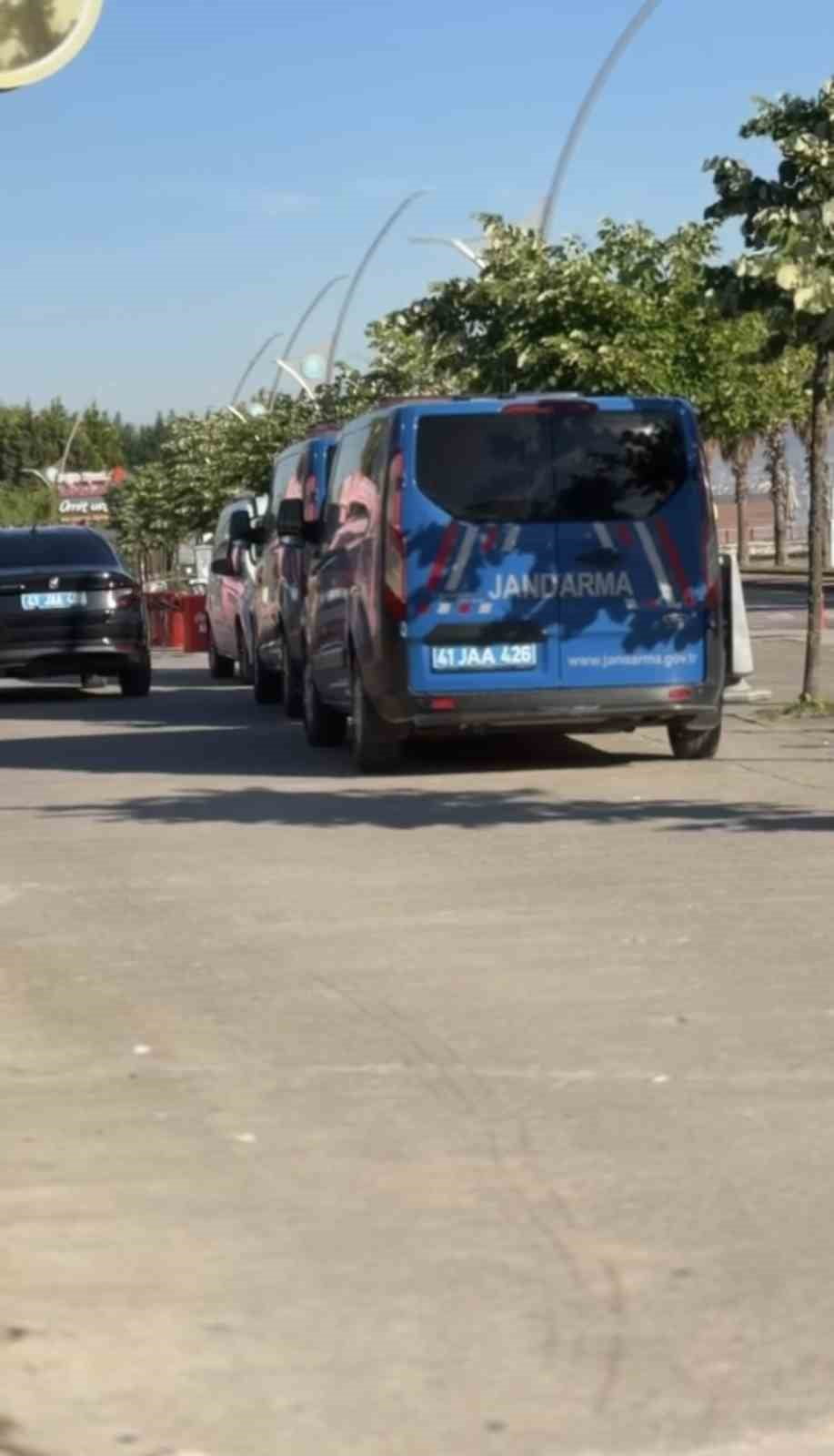 KOCAELİ'DE JANDARMA EKİPLERİNCE RÜŞVET VE TEFECİLİK İDDİASIYLA DÜZENLENEN OPERASYONDA 18 ŞÜPHELİ...