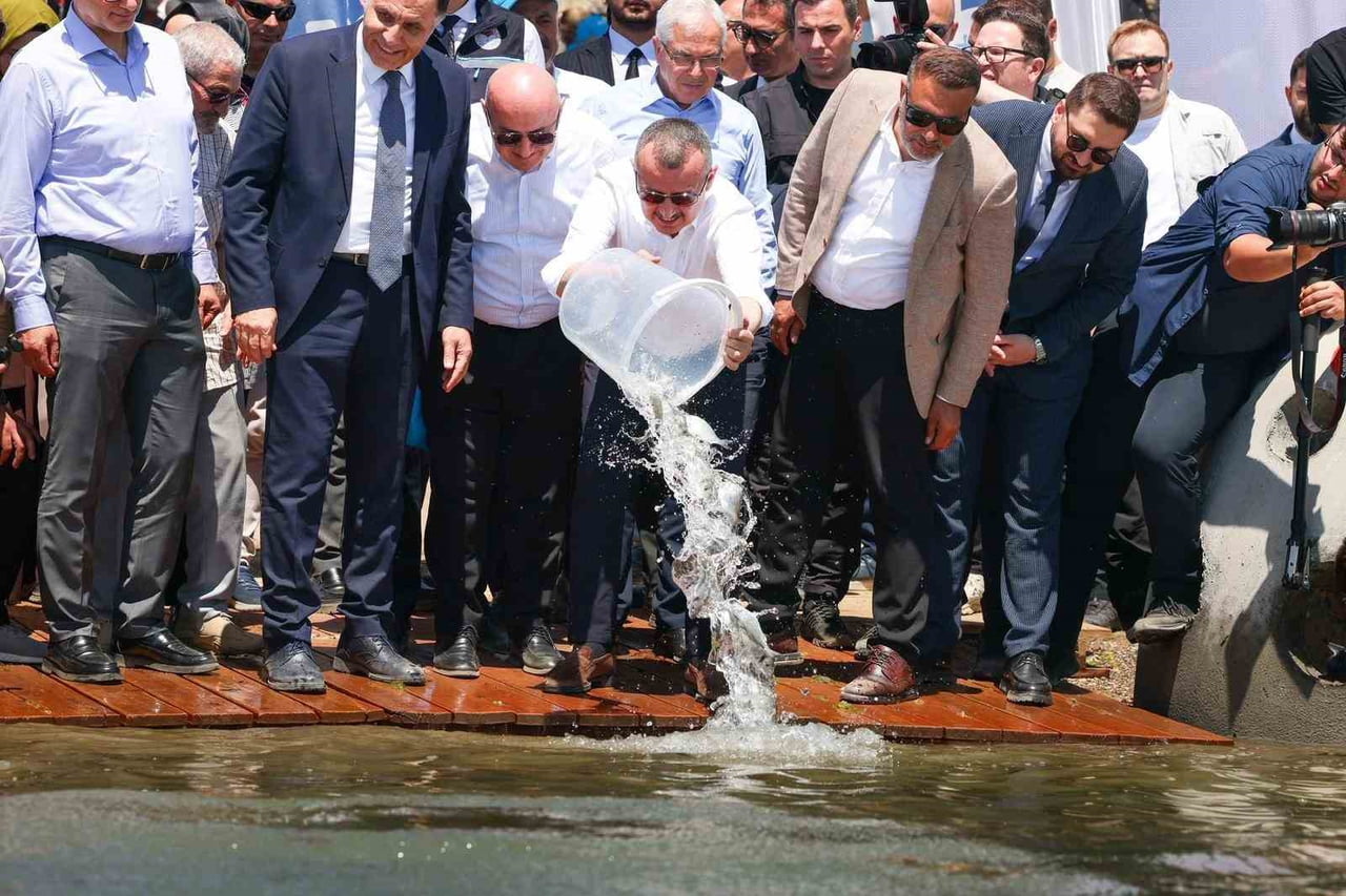 KOCAELİ'DE "DİPTEN DİRİLİŞ" PROJESİ KAPSAMINDA İZMİT KÖRFEZİ'NE 100 YAPAY RESİF İLE 6 BİN YAVRU...