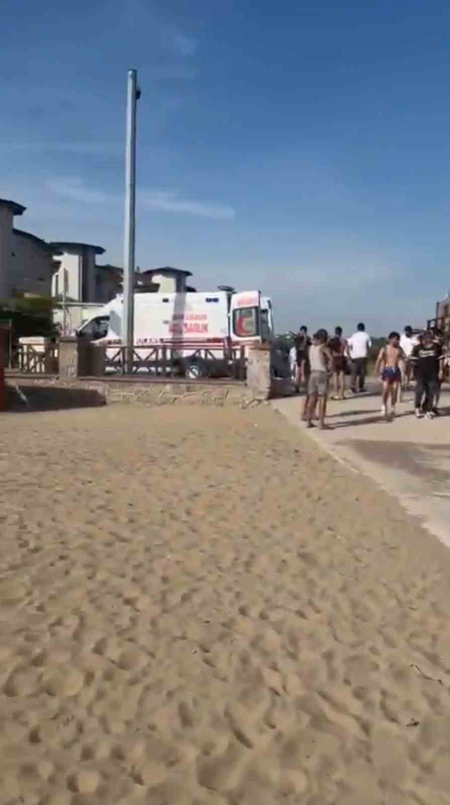 KOCAELİ'DE SERİNLEMEK İÇİN DENİZE GİREN 2 KARDEŞTEN BİRİ BOĞULDU, DİĞER KARDEŞ İSE KURTARILARAK...