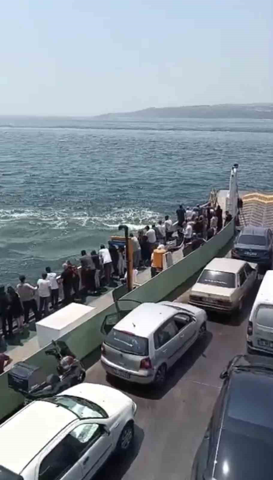 KOCAELİ'DE SEYİR HALİNDEKİ FERİBOTTAN BİR KİŞİ DENİZE DÜŞTÜ