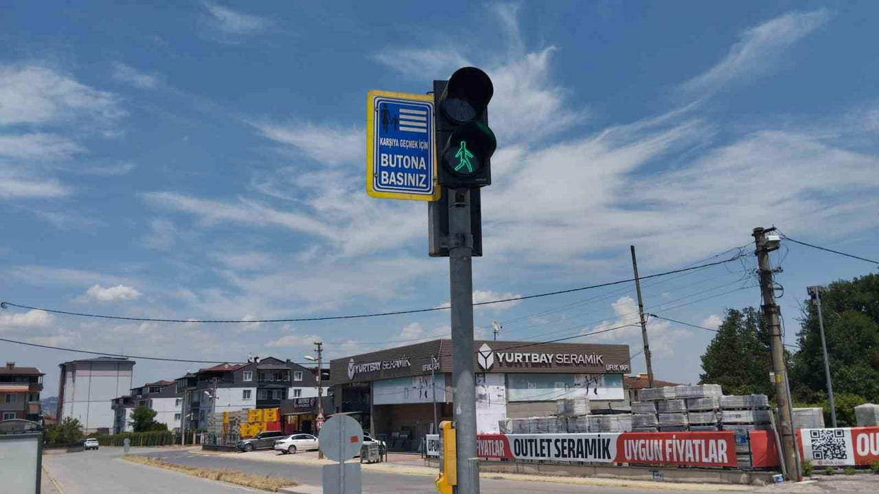 KOCAELİ'DE TRAFİK AKIŞININ KESİNTİSİZ VE GÜVENLİ ŞEKİLDE SÜRDÜRÜLMESİ AMACIYLA 269 KAVŞAKTAKİ...