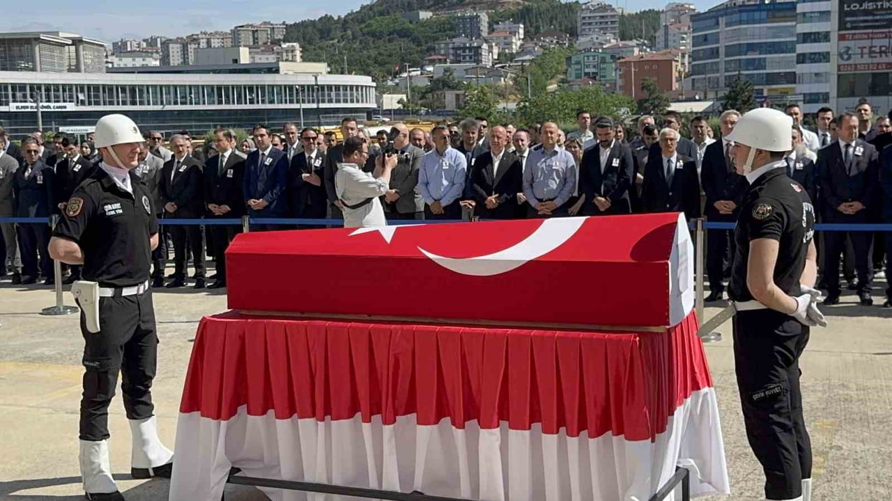 KOCAELİ'NİN GEBZE İLÇESİNDE DURUŞMA SIRASINDA GEÇİRDİĞİ KALP KRİZİ SONUCU HAYATINI KAYBEDEN...