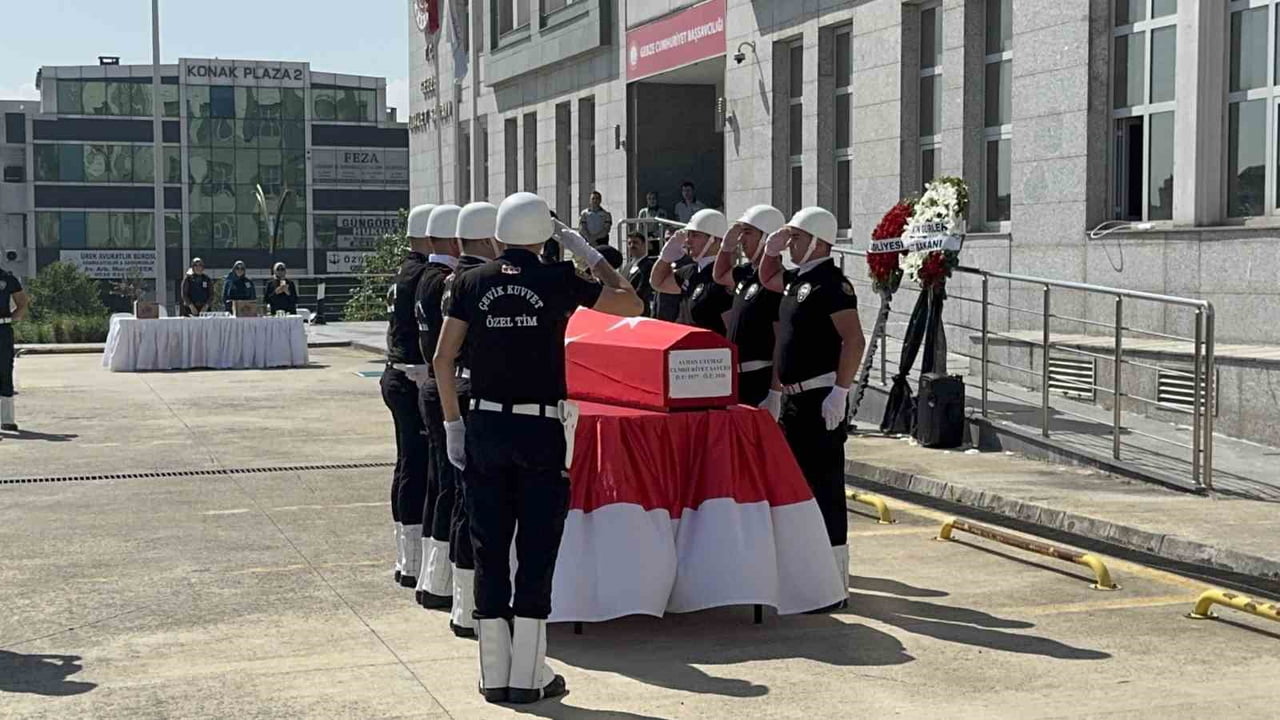 KOCAELİ'NİN GEBZE İLÇESİNDE DURUŞMA SIRASINDA GEÇİRDİĞİ KALP KRİZİ SONUCU HAYATINI KAYBEDEN...