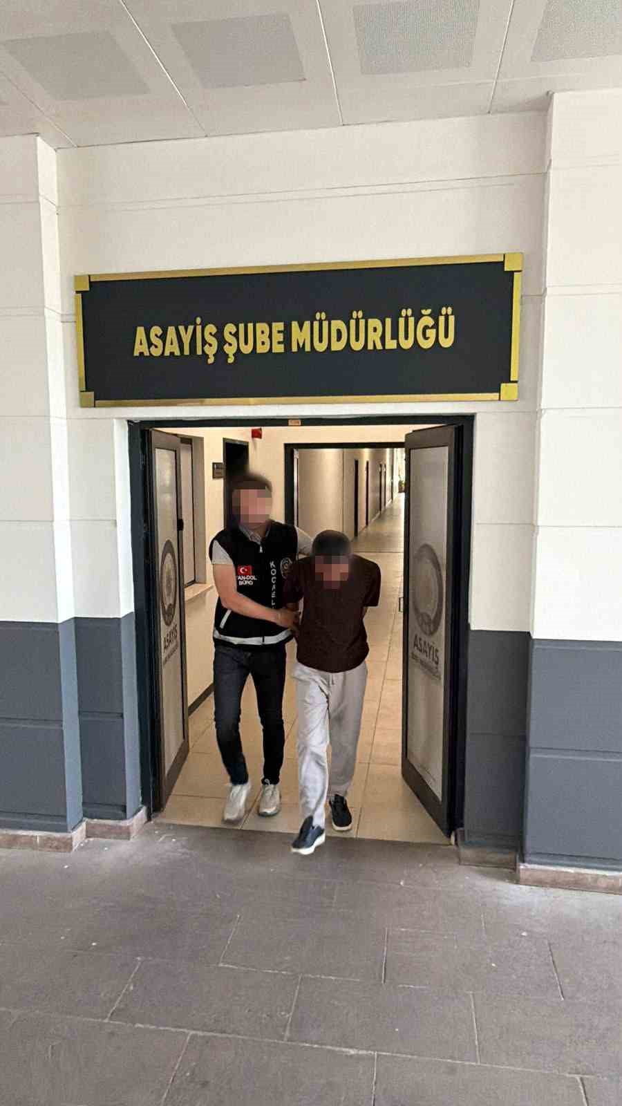 KOCAELİ'NİN GÖLCÜK İLÇESİNDE KENDİSİNİ POLİS OLARAK TANITARAK BİR VATANDAŞI 500 GRAM ALTIN VE 170...