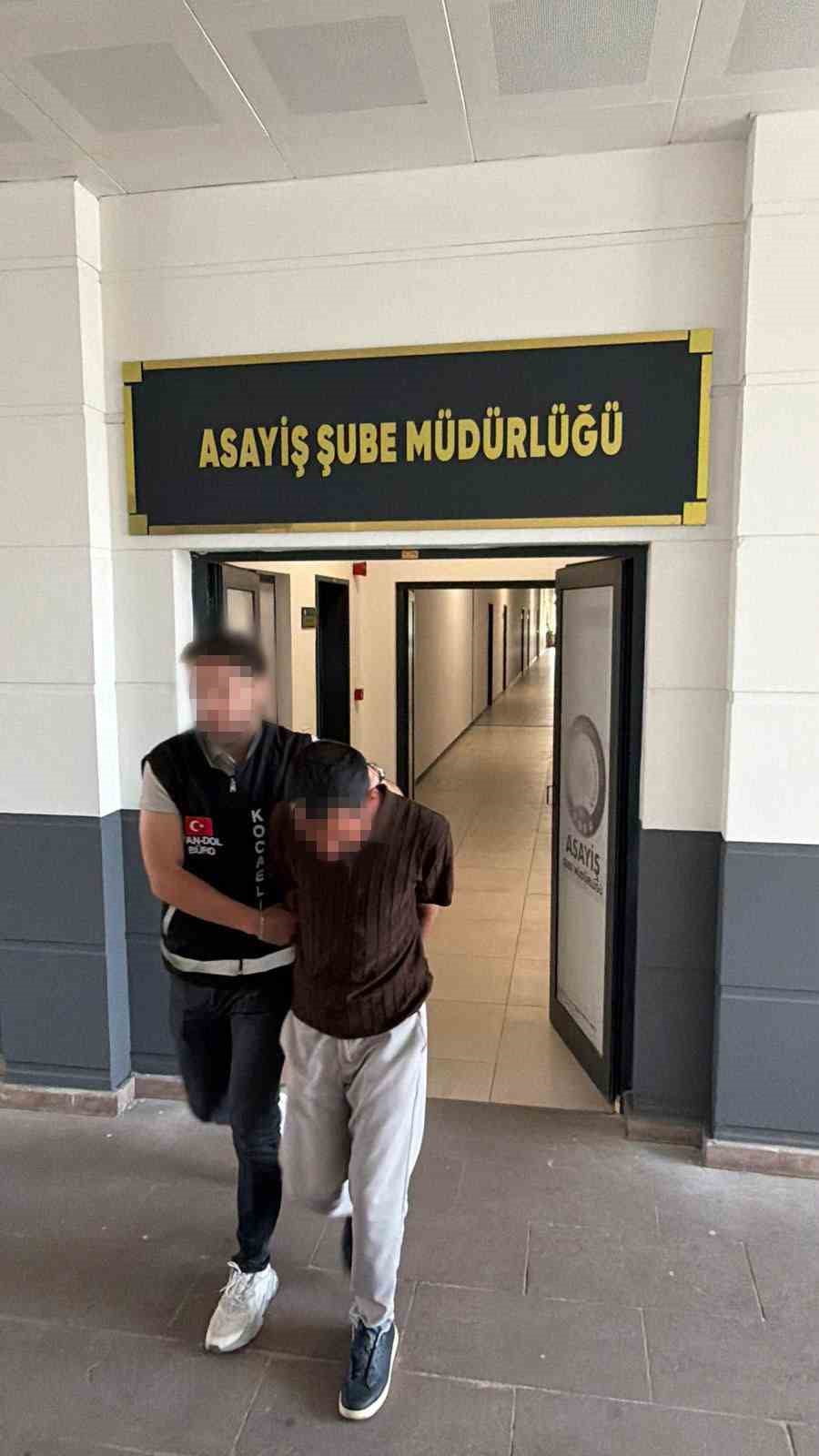 KOCAELİ'NİN GÖLCÜK İLÇESİNDE KENDİSİNİ POLİS OLARAK TANITARAK BİR VATANDAŞI 500 GRAM ALTIN VE 170...