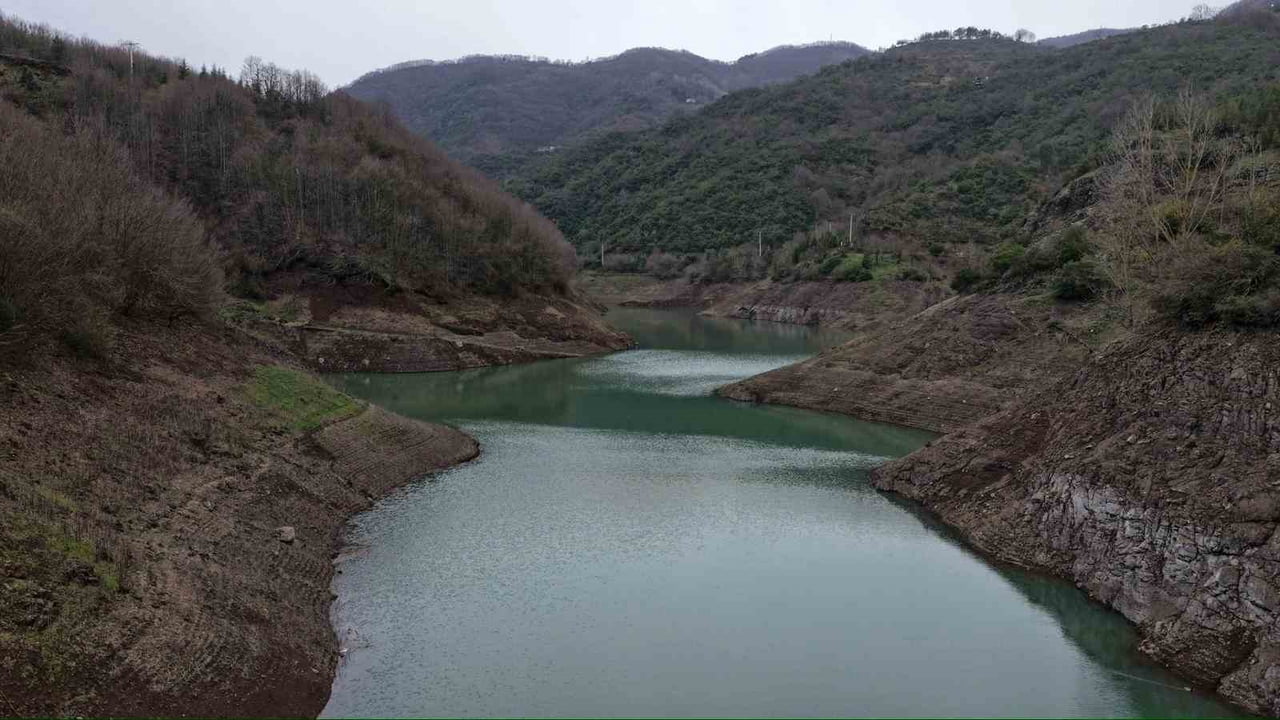 KOCAELİ'NİN İÇME SUYU İHTİYACININ BÜYÜK BİR KISMINI KARŞILAYAN YUVACIK BARAJI'NDA SU SEVİYESİ, KIŞ...