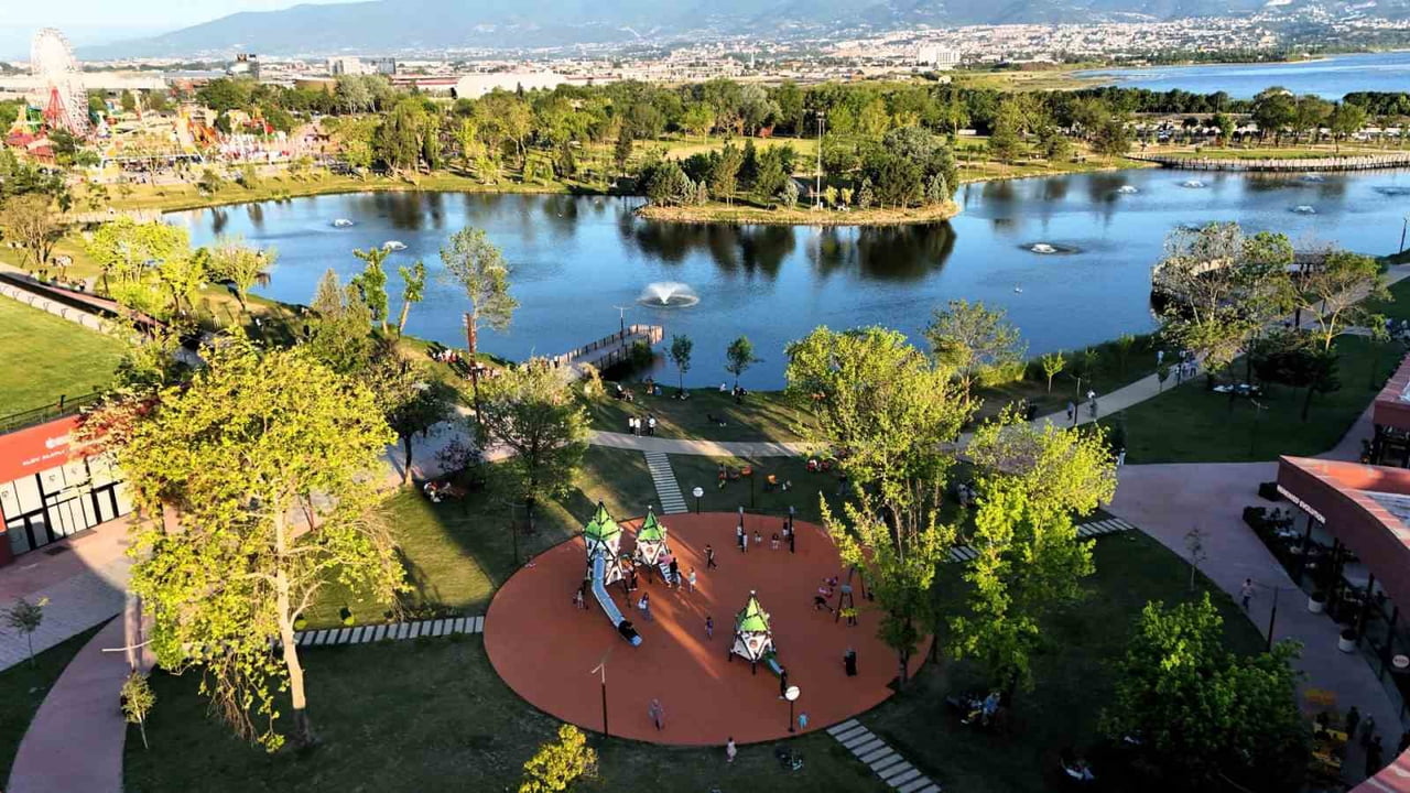 KOCAELİ'NİN İZMİT İLÇESİNDE UZUN YILLAR FUAR ALANI OLARAK HİZMET VEREN BÖLGE, YENİDEN DÜZENLENEREK...