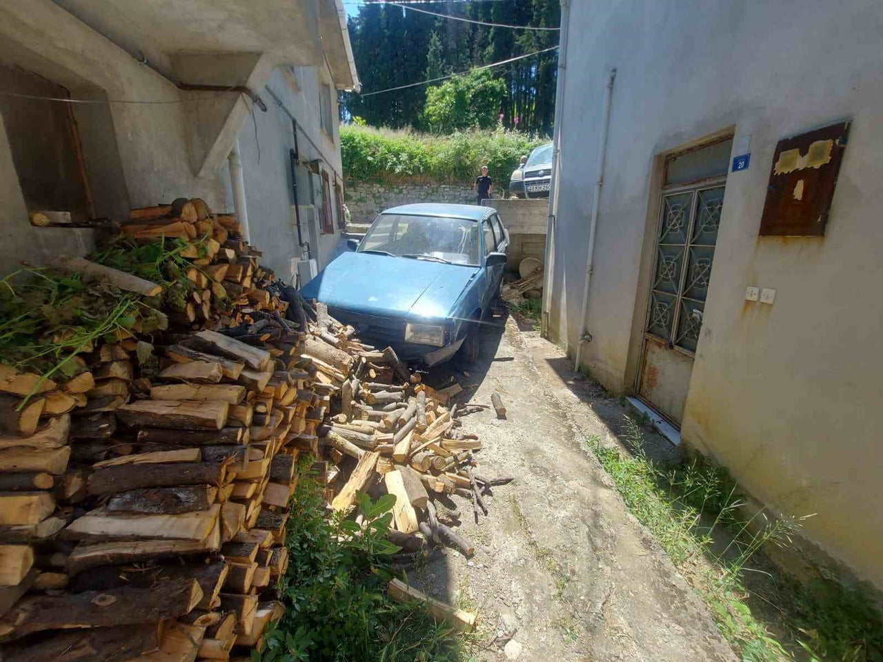 KOCAELİ'NİN KARAMÜRSEL İLÇESİNDE YOKUŞ AŞAĞI İNEN OTOMOBİL, KARŞI YÖNDEN GELEN BAŞKA BİR ARACA...
