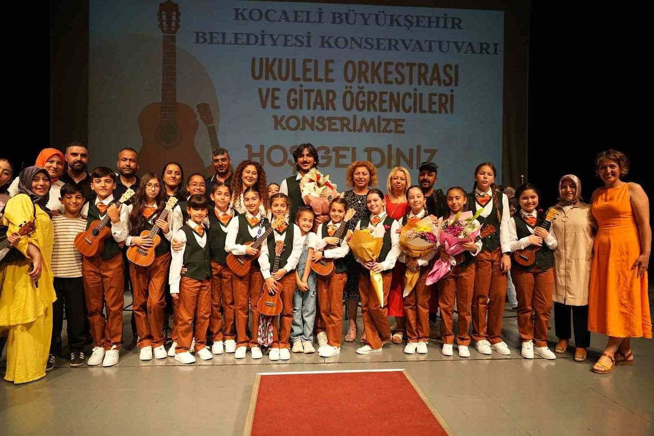 KOCAELİ BÜYÜKŞEHİR BELEDİYE KONSERVATUVARI GEBZE UKULELE ORKESTRASI VE GİTAR ÖĞRENCİLERİ MUHTEŞEM...