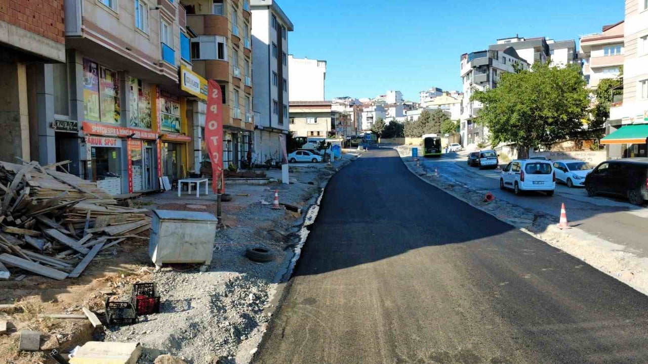 KOCAELİ BÜYÜKŞEHİR BELEDİYESİ, ÇAYIROVA UĞUR MUMCU CADDESİ’NDE ÜSTYAPI YENİLEME ÇALIŞMASI...