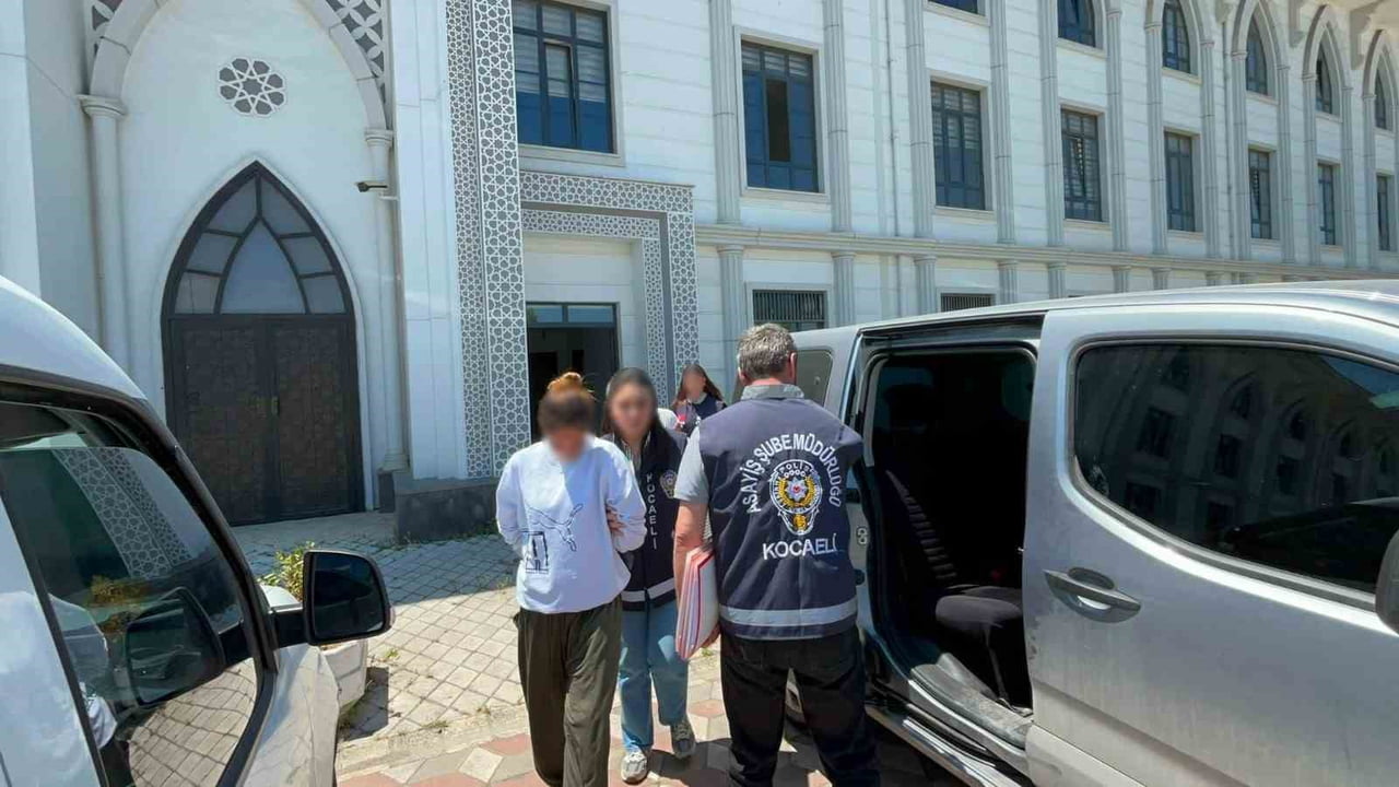 KOCAELİ’DE 3 AYRI EVDEN YAKLAŞIK 400 BİN LİRALIK ZİYNET EŞYASI VE PARA ÇALDIKLARI ÖNE SÜRÜLEN 2...