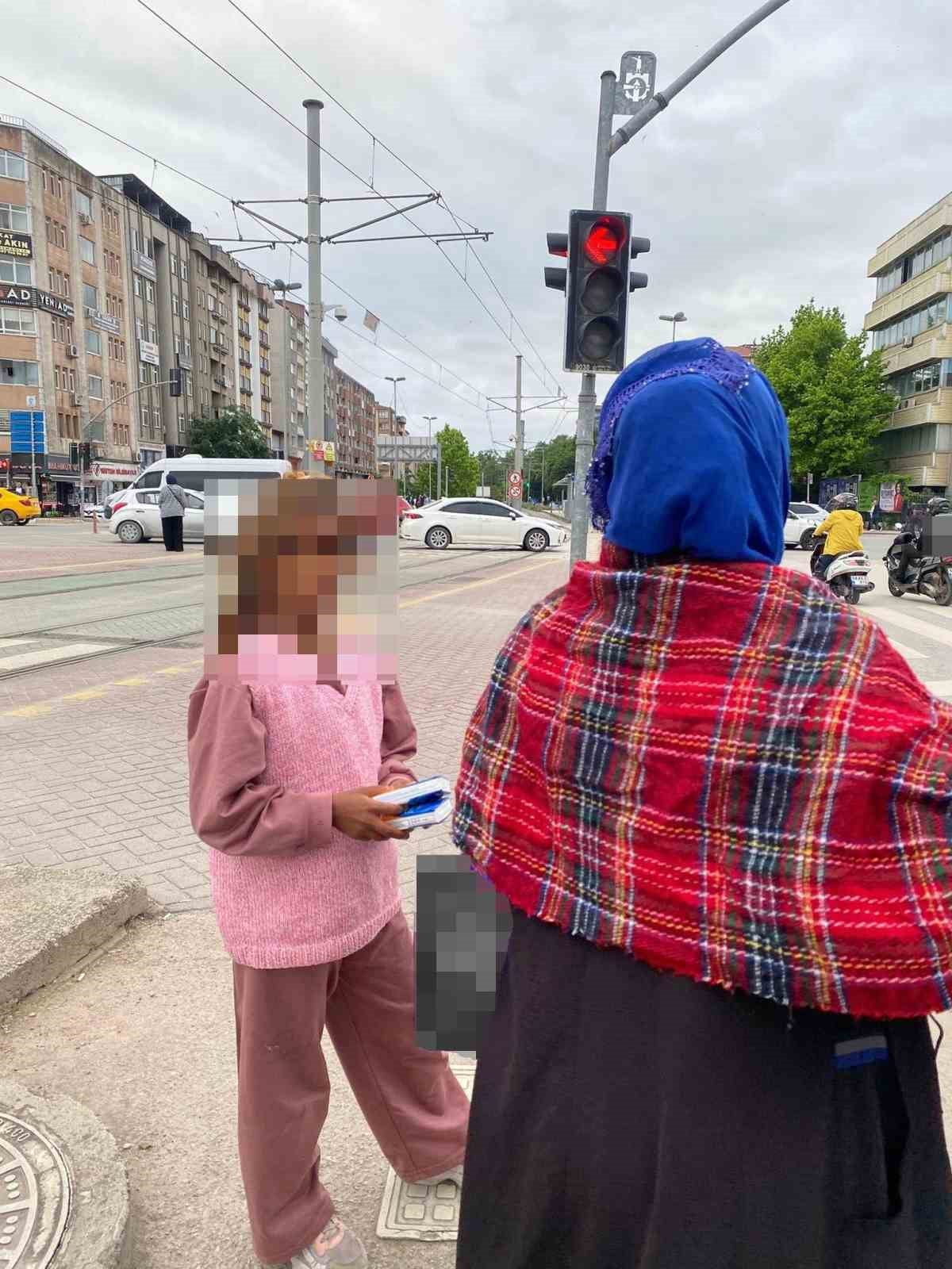 KOCAELİ’DE BİR AYDA YAPILAN DENETİMLERDE 51 ÇOCUĞUN SOKAKTA DİLENDİĞİ TESPİT EDİLİRKEN, AİLELERE...
