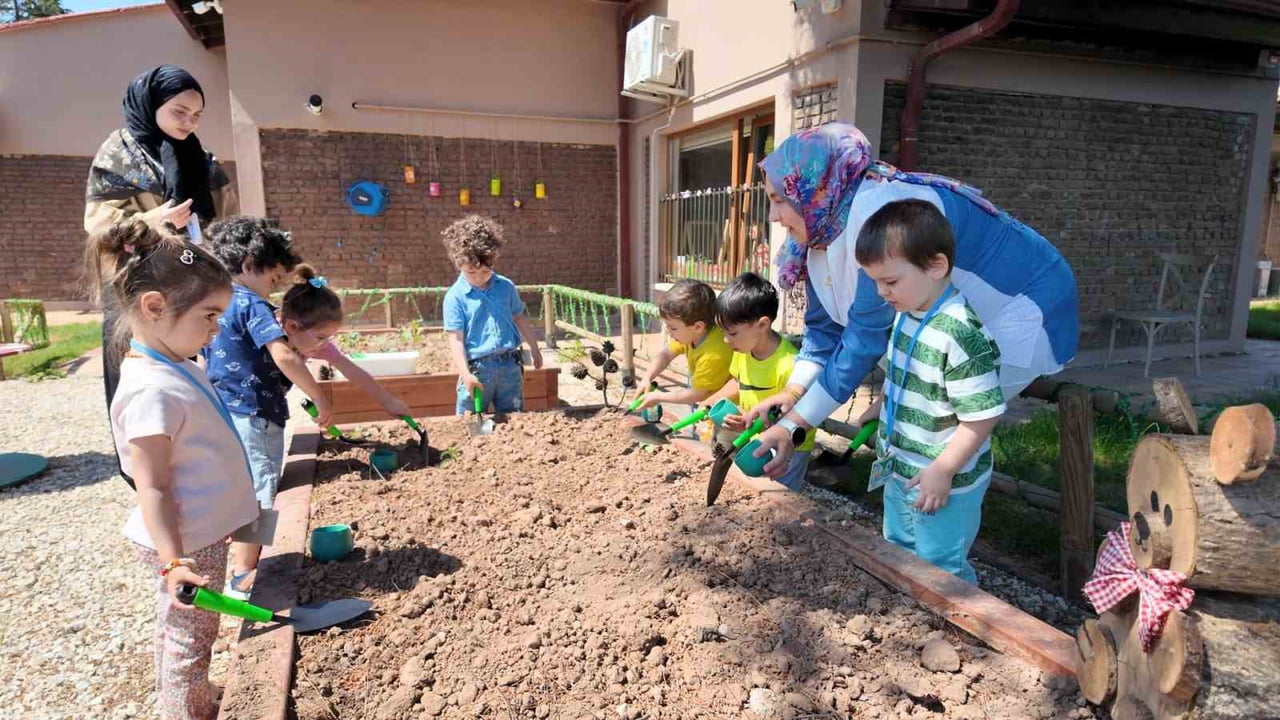 KOCAELİ’DE LOKOMOTİF ÇOCUK KÖYÜ LOTUS’TA İLK DERS HEYECANI YAŞANDI, ÇOCUKLAR YENİ EĞİTİM ORTAMIYLA...