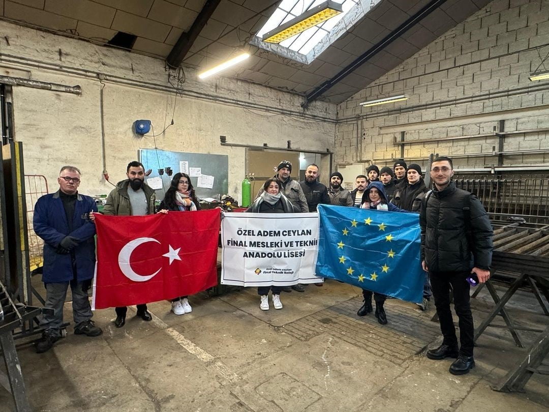 KOCAELİ’DE MESLEK LİSESİ ÖĞRENCİLERİ, ERASMUS PROJESİ KAPSAMINDA AVRUPA’DA STAJ YAPARAK HEM...