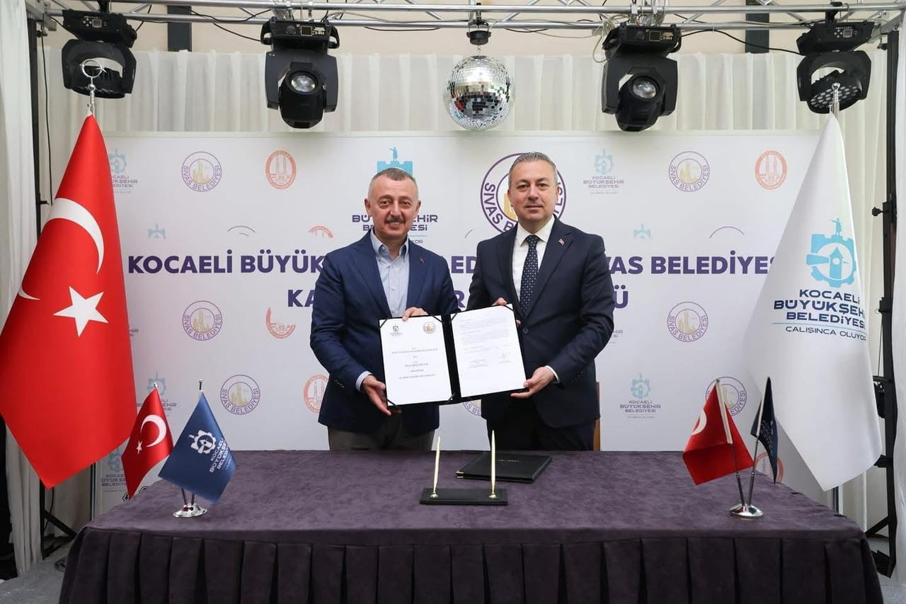 KOCAELİ İLE SİVAS, İMZALANAN PROTOKOLLE KARDEŞ ŞEHİR OLDU. KOCAELİ BÜYÜKŞEHİR BELEDİYE BAŞKANI...