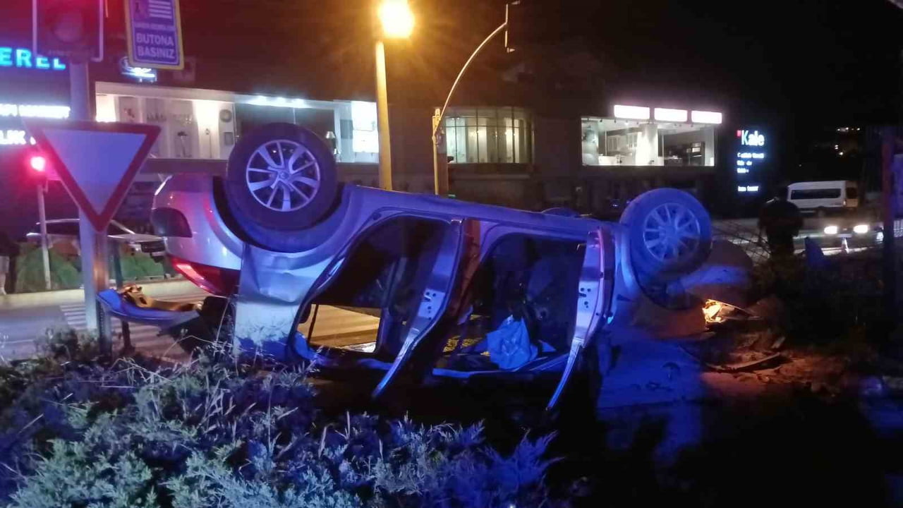KOCAELİ’NİN KARAMÜRSEL İLÇESİNDE MOTOSİKLET İLE OTOMOBİLİN ÇARPIŞMASI SONUCU MEYDANA GELEN KAZADA...
