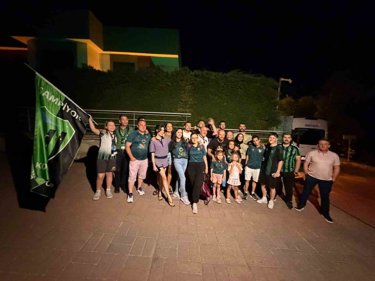 KOCAELİSPOR İLE SÖZLEŞMELERİ SONA EREN VE TAKIMDAN AYRILAN GÖKHAN DEĞİRMENCİ İLE AHMET OĞUZ İÇİN...