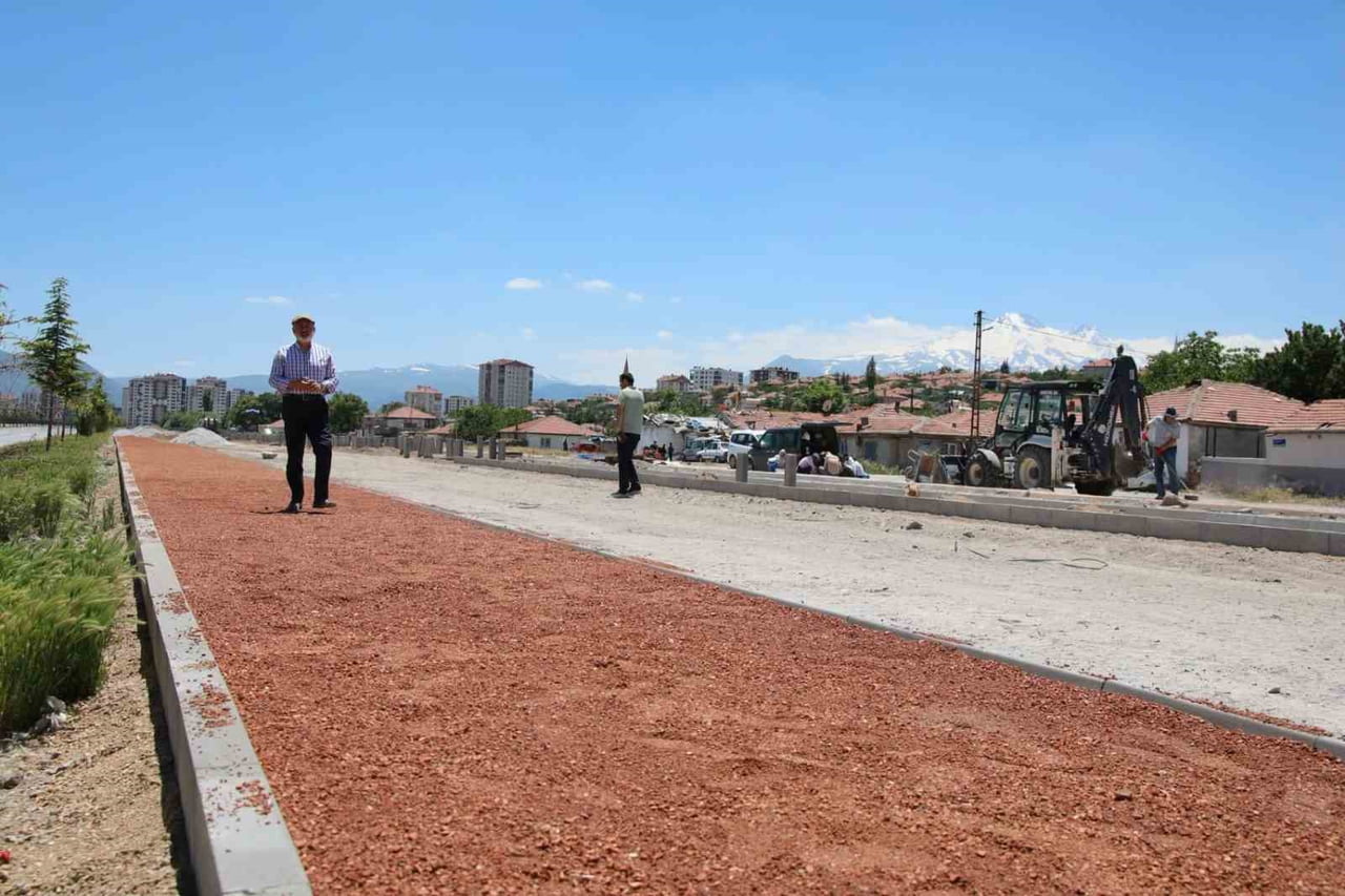 KOCASİNAN BELEDİYE BAŞKANI AHMET ÇOLAKBAYRAKDAR; YENİDOĞAN MAHALLESİ’NDE YAPIMI DEVAM EDEN VE...