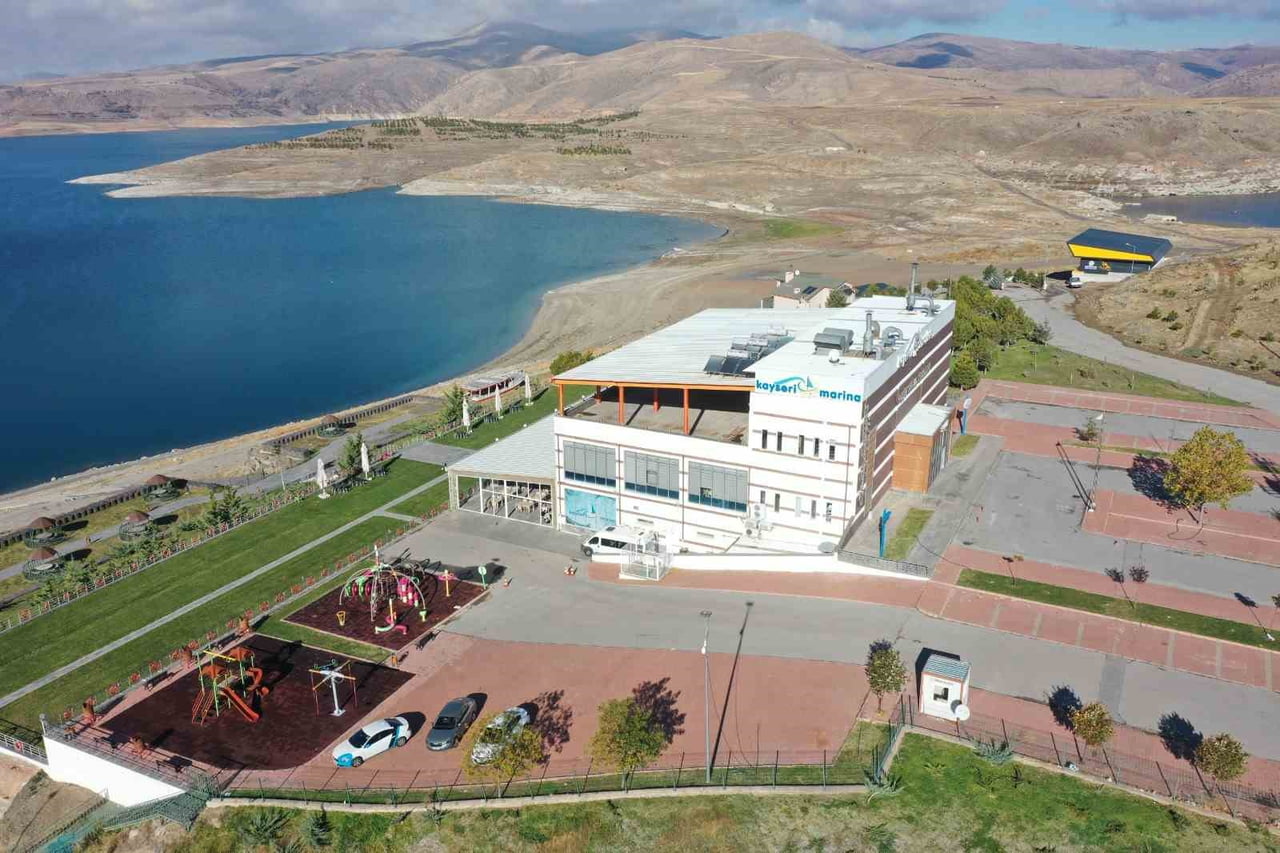 KOCASİNAN BELEDİYESİ’NİN HAYATA GEÇİRDİĞİ VE MAVİYLE YEŞİLİN BULUŞTUĞU KUŞÇU MARİNA, HAFTA SONU...