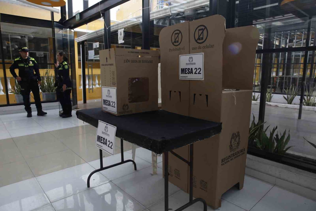 KOLOMBİYA’DA YENİ DEVLET BAŞKANINI BELİRLEMEK ÜZERE DÜZENLENEN SEÇİMDE SANDIKLAR, YEREL SAATLE...