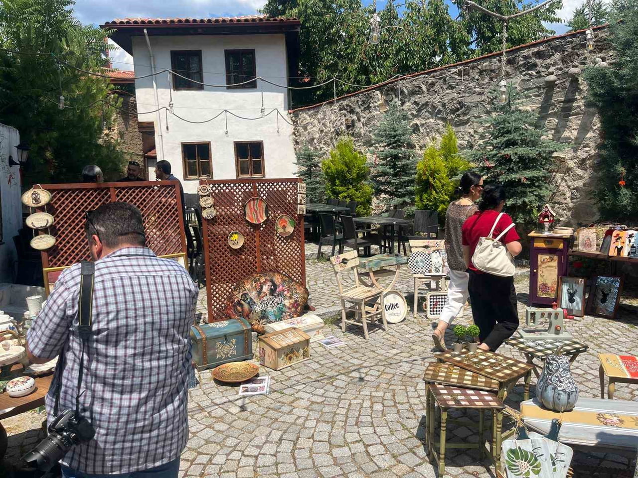 KONAK BAHÇESİNDE SANAT SERGİSİ