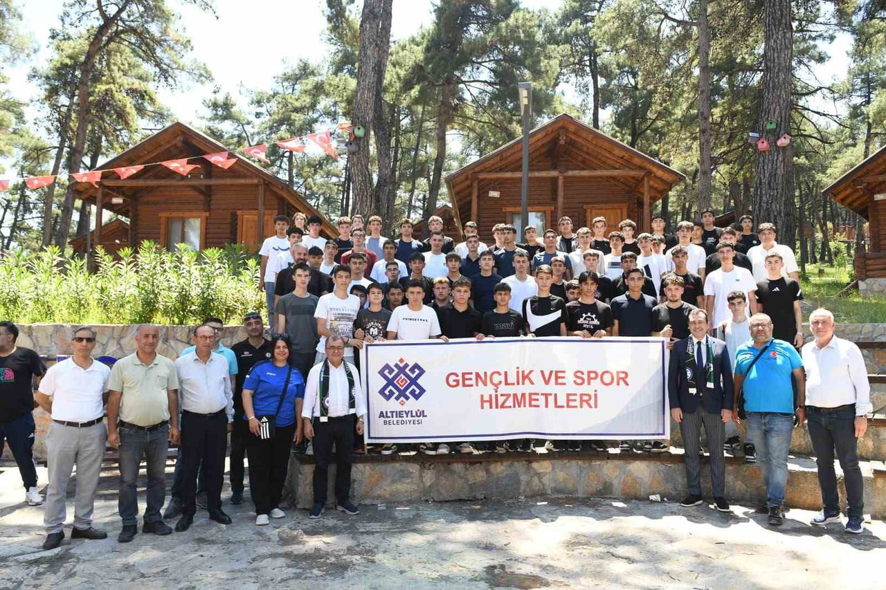 KONAKPINAR’DA GENÇLER SORDU, BAŞKAN ŞEHİRLİ YANITLADI