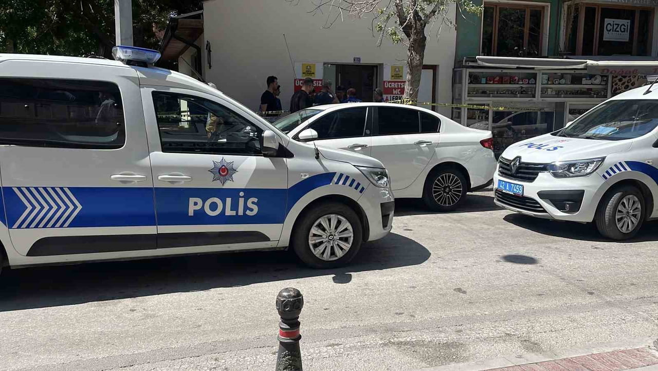 KONYA'DA BİR CAMİ TUVALETİNDE 58 YAŞINDAKİ ADAM ÖLÜ OLARAK BULUNDU.