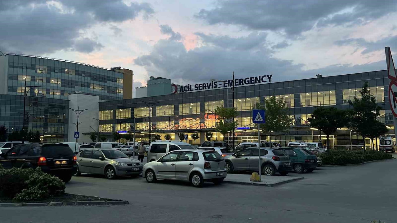 KONYA'DA BİR MOBİLYA FABRİKASININ DEPOSUNDA ÇIKAN YANGIN KONTROL ALTINA ALINDI. YANGINA MÜDAHALE...