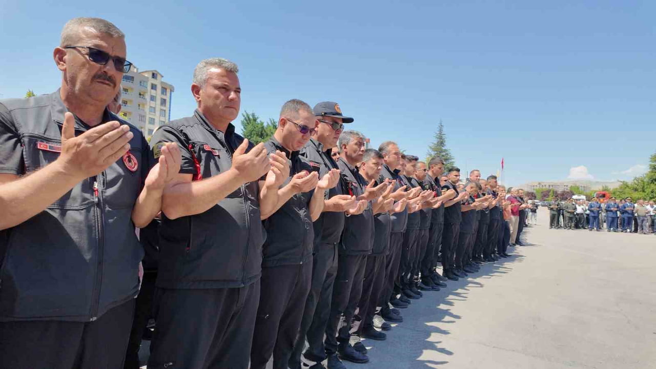 KONYA'DA BİR MOBİLYA FABRİKASININ DEPOSUNDA ÇIKAN YANGINDA ŞEHİT OLAN İTFAİYE ERİ MEHMET TEKELİ...