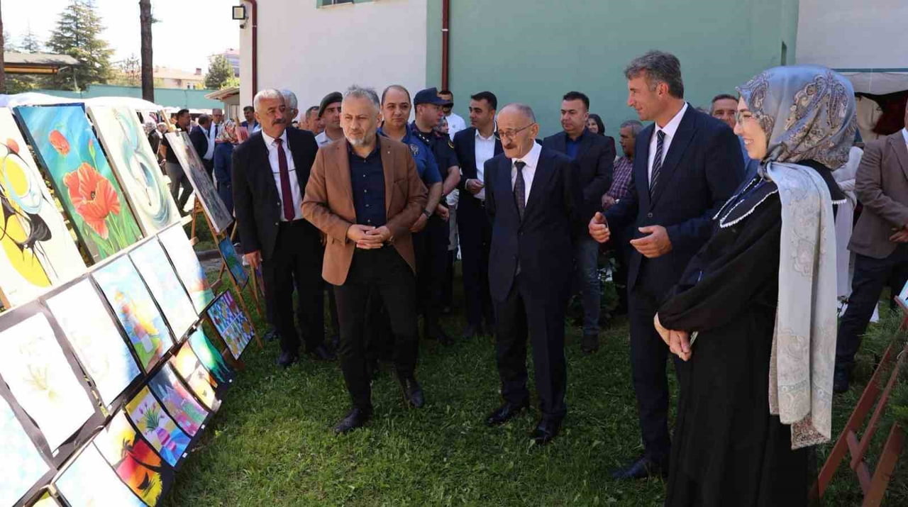 KONYA'NIN BEYŞEHİR İLÇESİNDE HALK EĞİTİM MERKEZİ KURSİYERLERİ TARAFINDAN HAZIRLANAN EL EMEĞİ...