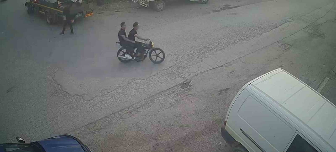 KONYA'NIN BEYŞEHİR İLÇESİNDE POLİSİN "DUR" İHTARINA UYMAYARAK KAÇMAYA ÇALIŞAN PLAKASIZ...