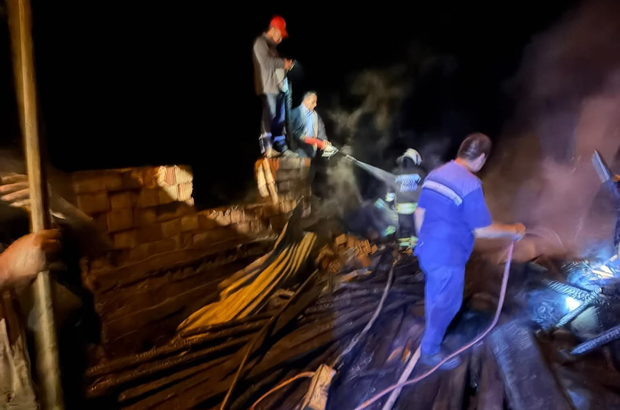KONYA'NIN BEYŞEHİR İLÇESİNE GARAJ VE DEPO OLARAK KULLANILAN YERDE ÇIKAN YANGIN KISA SÜRELİ PANİĞE...