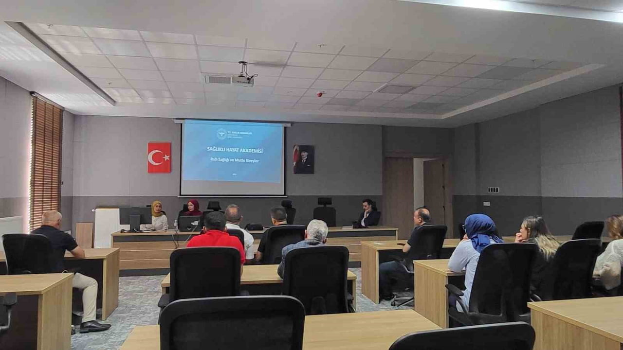 KONYA'NIN KARAPINAR İLÇESİNDE, KARAPINAR SAĞLIKLI HAYAT MERKEZİ TARAFINDAN YÜRÜTÜLEN SAĞLIKLI...