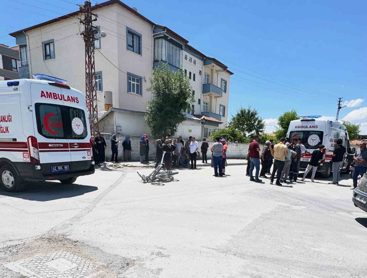KONYA'NIN KARAPINAR İLÇESİNDE MEYDANA GELEN TRAFİK KAZASINDA BETON MİKSERİ İLE MOTOSİKLETİN...