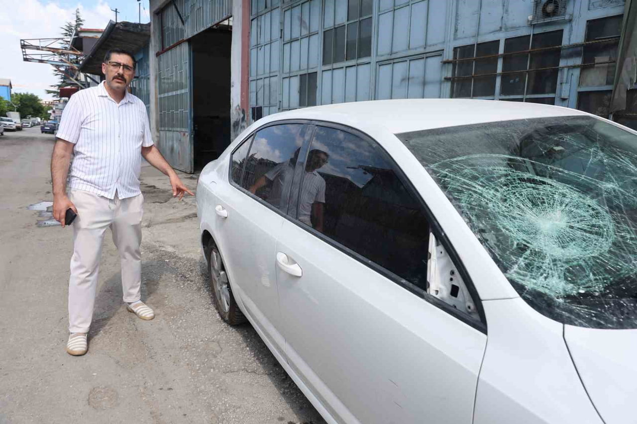 KONYA’DA OTOMOBİLİNİ SOKAK ÜZERİNE PARK EDEN HALİL İBRAHİM TURAN, SABAH EVDEN ÇIKTIĞINDA ARACINI...