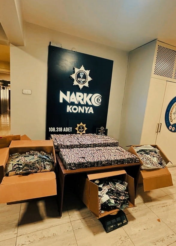 KONYA’DA POLİS EKİPLERİ TARAFINDAN YAPILAN OPERASYONLARDA ÇOK SAYIDA UYUŞTURUCU MADDE ELE...