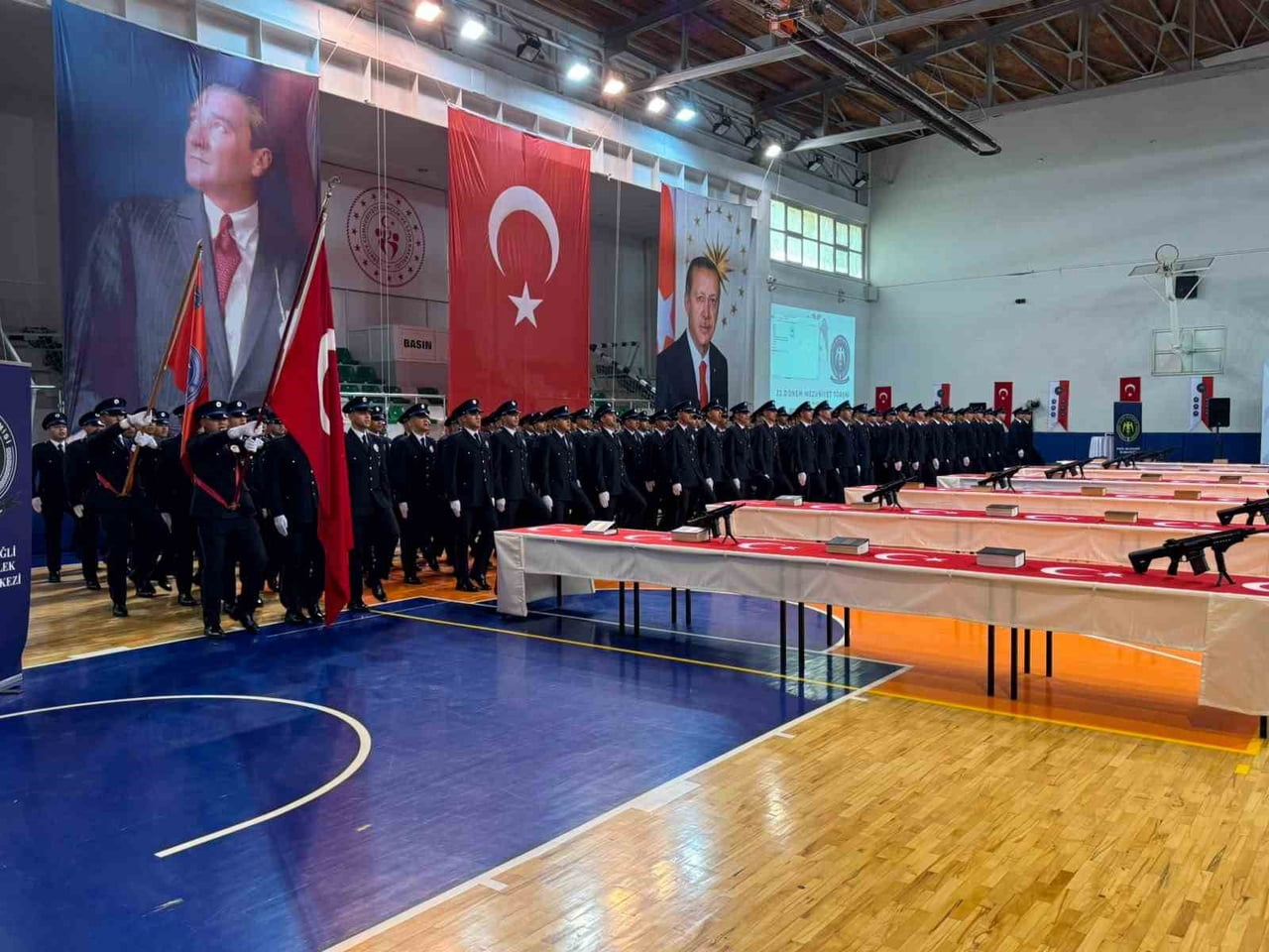 KONYA’NIN EREĞLİ İLÇESİNDE, EĞİTİMLERİNİ TAMAMLAYAN POLİS ADAYLARI DÜZENLENEN TÖRENLE MEZUNİYET...