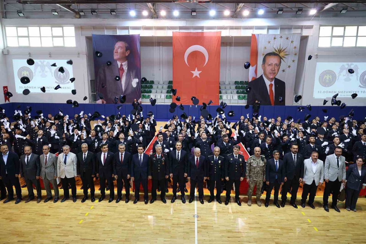 KONYA’NIN EREĞLİ İLÇESİNDE, EĞİTİMLERİNİ TAMAMLAYAN POLİS ADAYLARI DÜZENLENEN TÖRENLE MEZUNİYET...