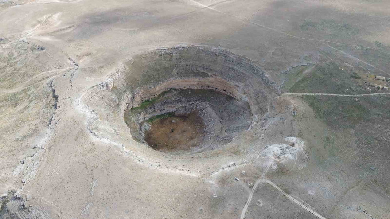 KONYA’NIN KARAPINAR İLÇESİNDE BULUNAN, MİLATTAN ÖNCESİNE AİT YAŞAM İZLERİNİ BARINDIRAN VE...