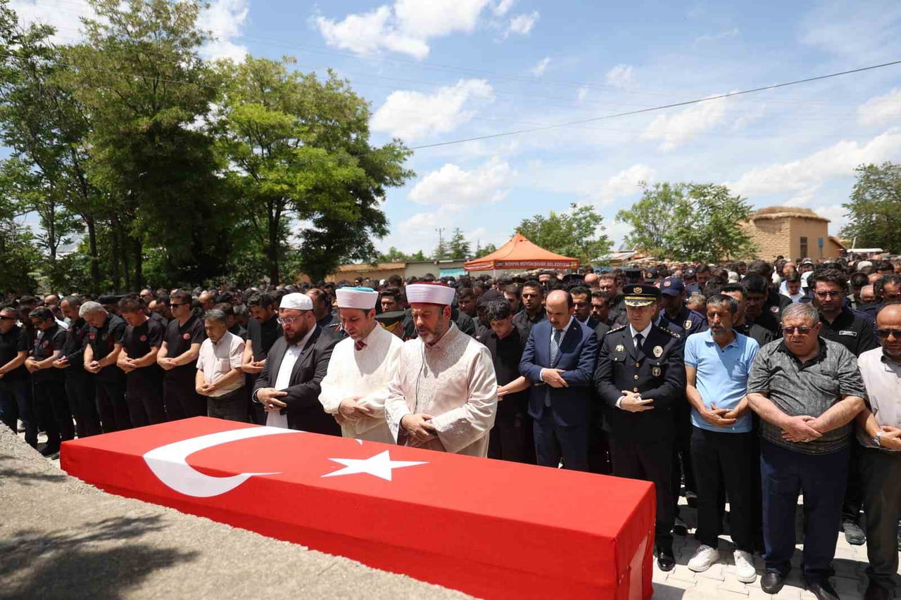 KONYA’NIN KARATAY İLÇESİNDE ÇIKAN FABRİKA YANGININA MÜDAHALE SIRASINDA ŞEHİT OLAN KONYA BÜYÜKŞEHİR...