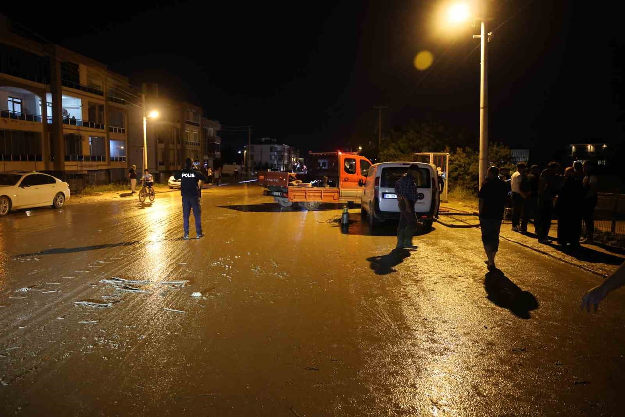 KONYA’NIN SELÇUKLU İLÇESİ DAĞLARDA ETKİLİ OLAN SAĞANAK YAĞIŞ KENT MERKEZİNDE SELE YOL AÇTI. İŞ...