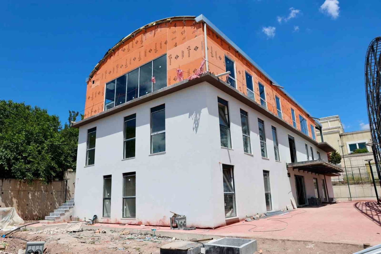 KÖRFEZ'DE GENÇLERE VE AMATÖR SPOR KULÜPLERİNE YÖNELİK İNŞA EDİLEN ÇAMLITEPE SPOR KOMPLEKSİ'NİN...