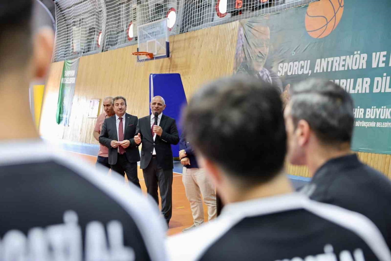 KÖRFEZ BELEDİYE BAŞKANI ŞENER SÖĞÜT