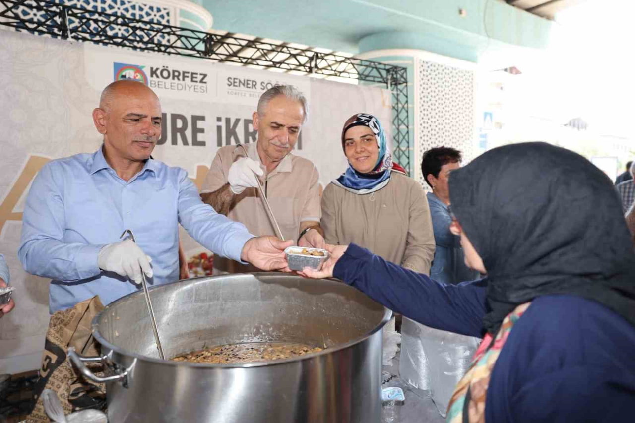 KÖRFEZ BELEDİYESİ EKİPLERİNCE MUHARREM AYI ETKİNLİKLERİ KAPSAMINDA 4 BİN VATANDAŞA AŞURE İKRAMINDA...
