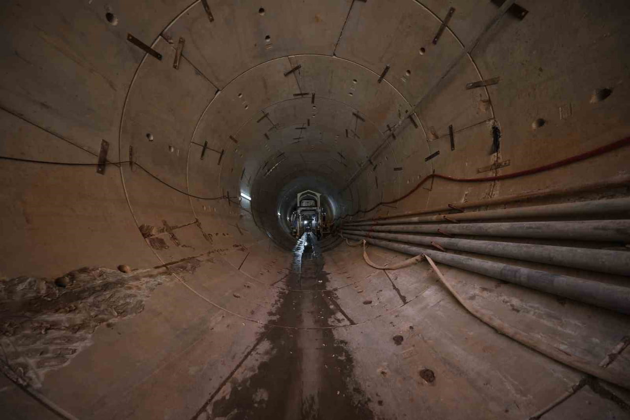 KÖRFEZRAY METRO HATTI PROJESİ’NDE YER ALTINDA İLERLEYEN İMALATLARLA PROJE ADIM ADIM ŞEKİLLENİRKEN...
